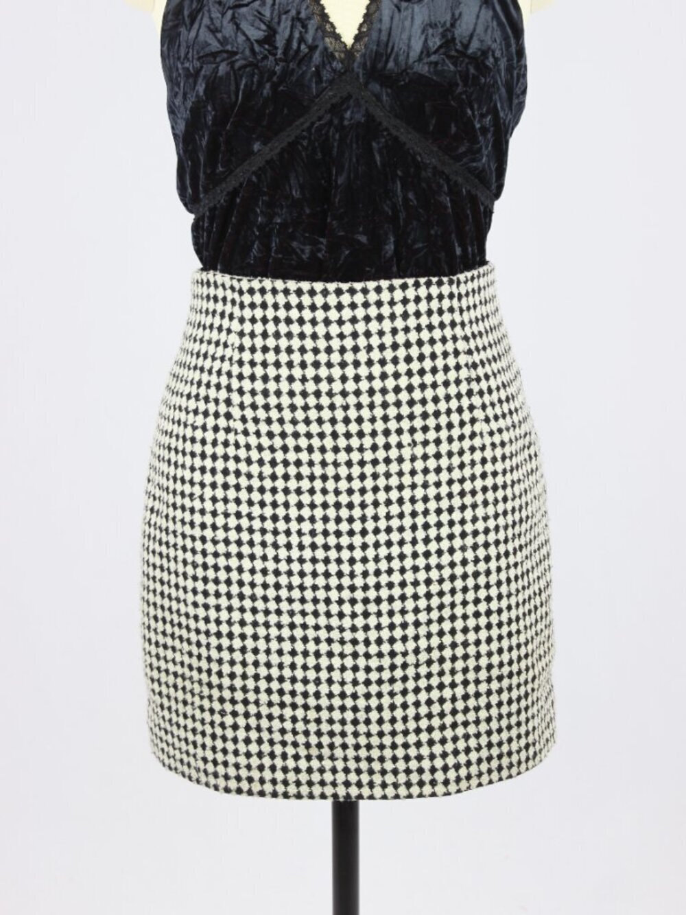 Vintage 90's FEMME DE CARRIERE Black White Check Wool Blend Mini Skirt, Size XS - Picture 2 of 12